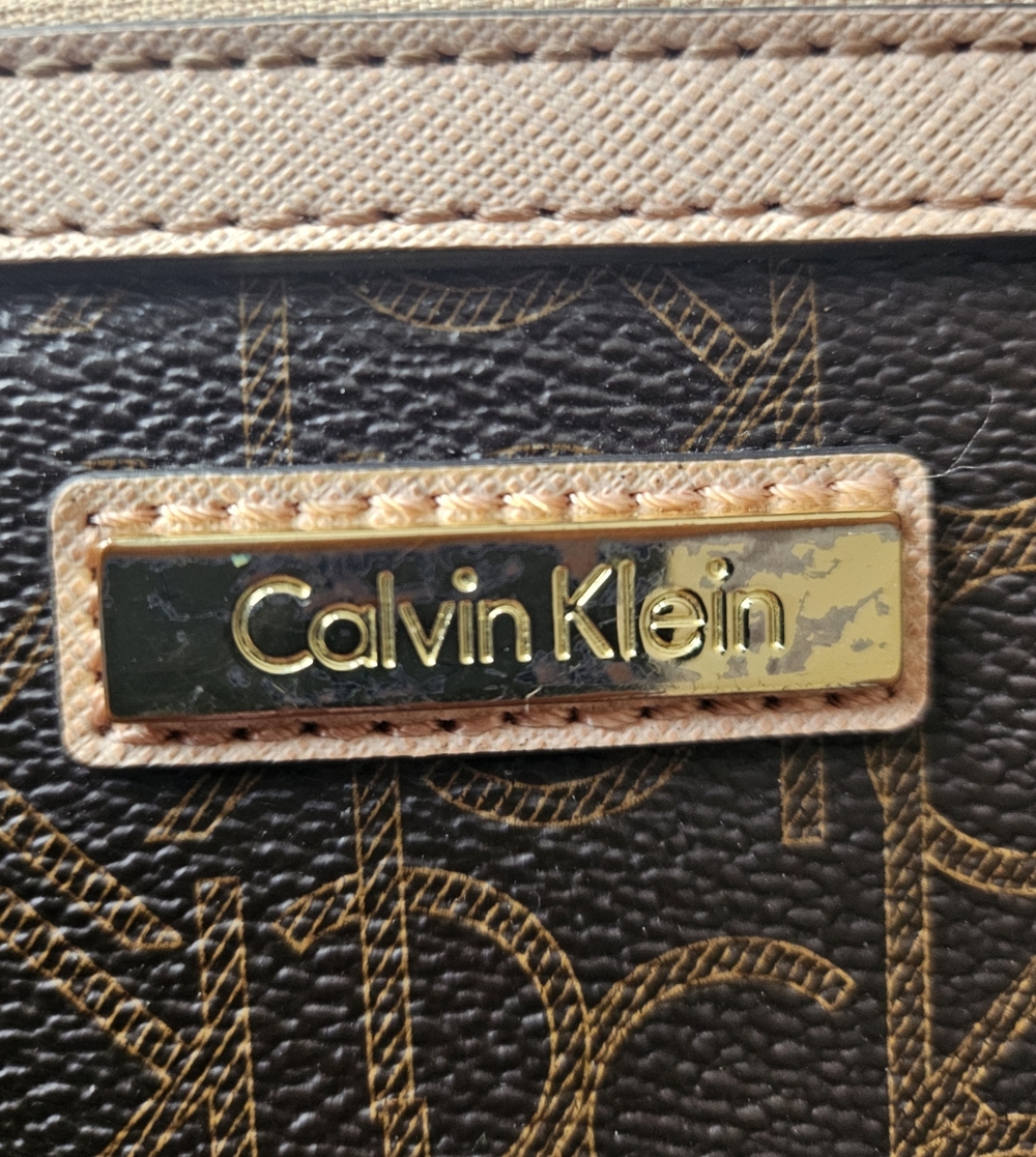 FREE - Calvin Klein Wristlet (just add on any bundle) - Picture 5 of 7